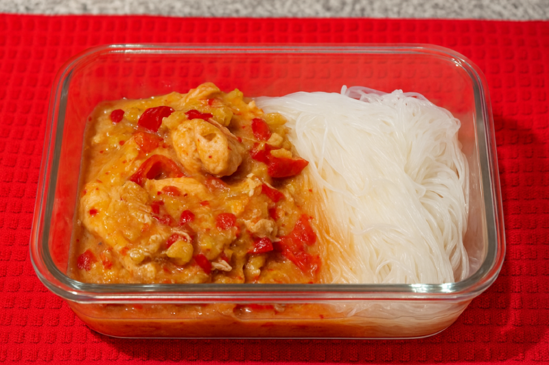 Экспресс-рецепт: фунчоза с курицей су-вид и ананасами, фото