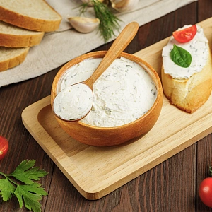 Сыр творожный с зеленью и чесноком