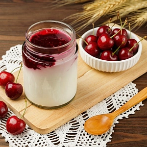 Йогурт греческий с фруктовым наполнителем "Вишня"