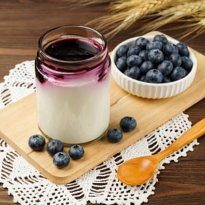 Йогурт греческий с фруктовым наполнителем "Черника"