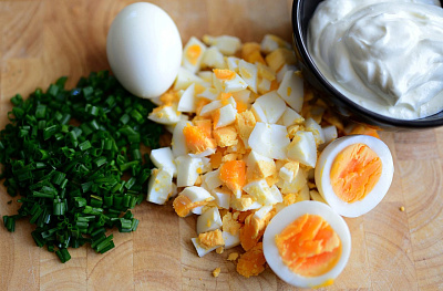 Овощной салат с яйцом, фото