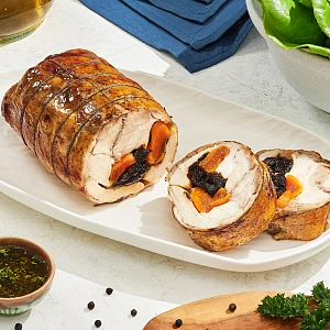 Рулет фаршированный черносливом и курагой